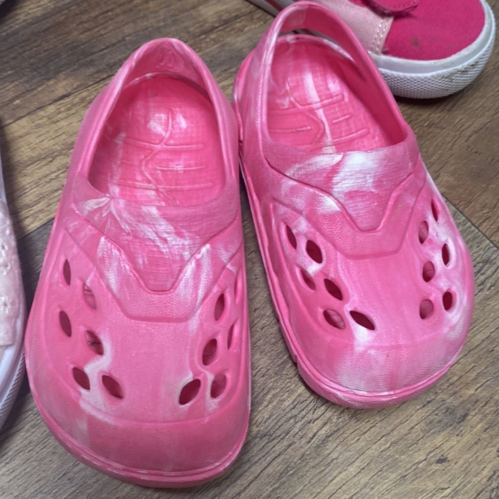 8 Pairs of Shoes - Picture 9 of 14